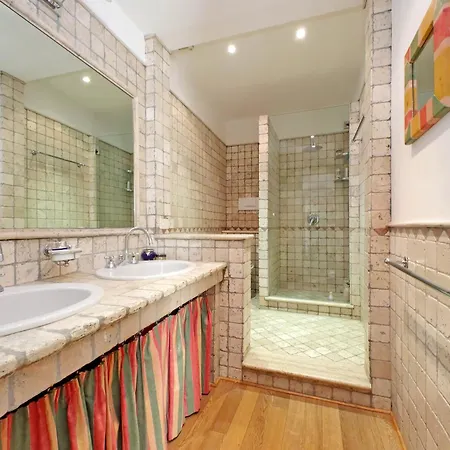 Piscinula - Charming In Trastevere